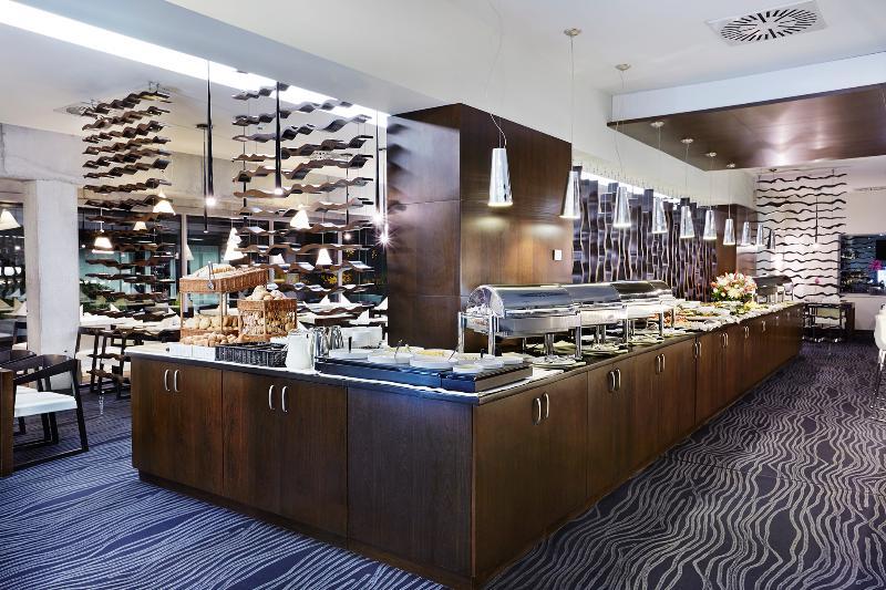 Royal Tulip Sand كولوبرزيغ المظهر الخارجي الصورة The buffet at the lounge