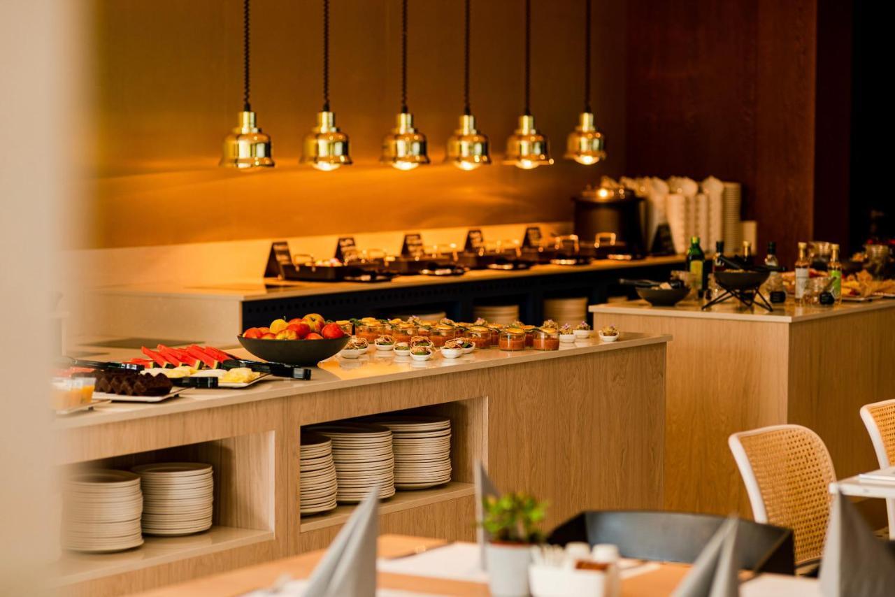 Royal Tulip Sand كولوبرزيغ المظهر الخارجي الصورة The buffet at the lounge