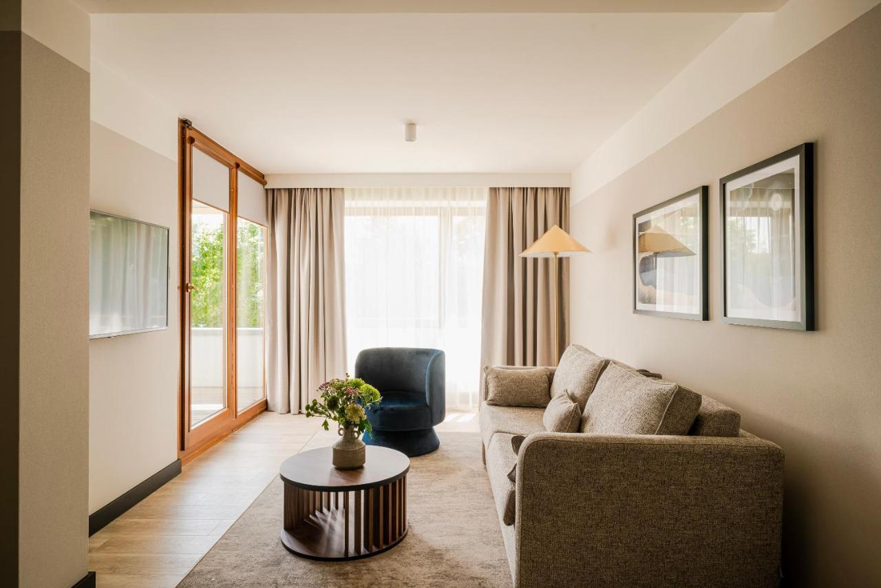 Royal Tulip Sand كولوبرزيغ المظهر الخارجي الصورة A living room at the Hotel