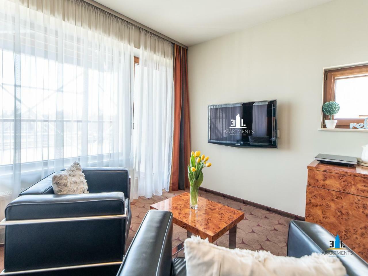 Royal Tulip Sand كولوبرزيغ المظهر الخارجي الصورة A living room in a serviced apartment in Munich, Germany
